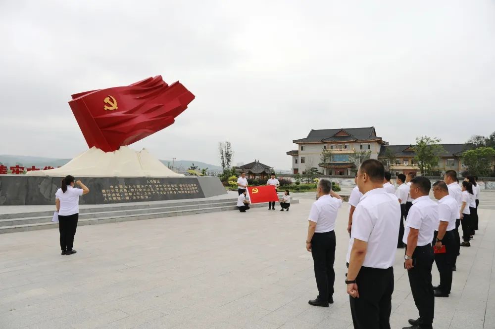 1695095753583432.jpg de8c4844e126846a155ef4ad98b9a3a2.jpg